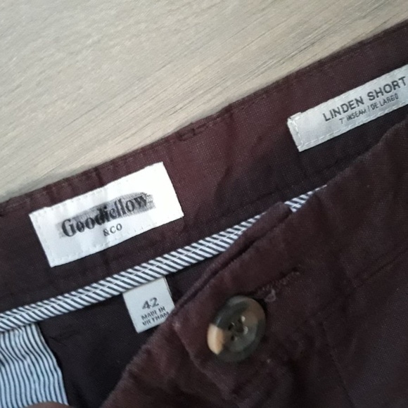 NWOT GOODFELLO LINDEN SHORT MAROON 42 - Picture 3 of 3